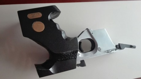 Vendo pistola WALTHER GSP EXPERT CALIBRE 32 con cacha fija en buen estado y con el armazón de la pistola 02