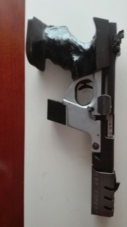 Vendo pistola WALTHER GSP EXPERT CALIBRE 32 con cacha fija en buen estado y con el armazón de la pistola 11