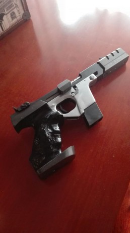 Vendo pistola WALTHER GSP EXPERT CALIBRE 32 con cacha fija en buen estado y con el armazón de la pistola 20