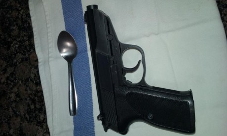 Buenas tardes,pongo a la venta Walther P5 del 9 pb. con un cargador de 7 cartuchos,esta arma para el que 01