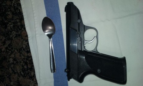 Buenas tardes,pongo a la venta Walther P5 del 9 pb. con un cargador de 7 cartuchos,esta arma para el que 00