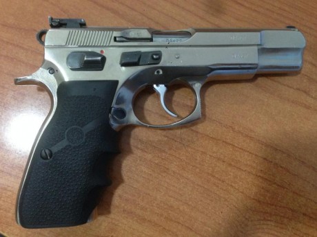 Venta CZ85 en 9mm con  carro kadett del 22lr,es del año 95,esta muy cuidada y en perfecta condiciones 02