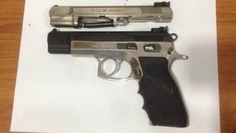 Venta CZ85 en 9mm con  carro kadett del 22lr,es del año 95,esta muy cuidada y en perfecta condiciones 71