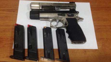 Venta CZ85 en 9mm con  carro kadett del 22lr,es del año 95,esta muy cuidada y en perfecta condiciones 70