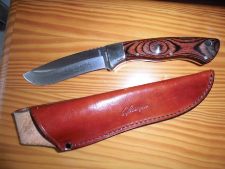 Hola vendo este pequeño cuchillo de caza, está nuevo sin uso, es una edición limitada de Carl Schlieper, 00