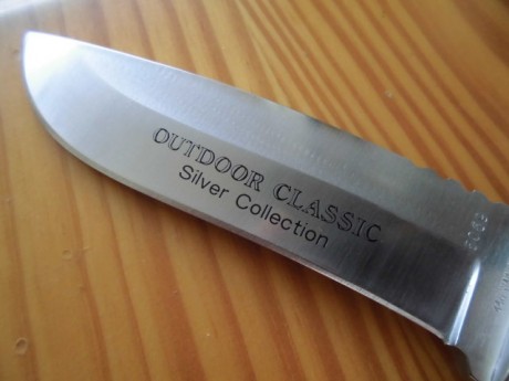 Hola vendo este pequeño cuchillo de caza, está nuevo sin uso, es una edición limitada de Carl Schlieper, 10