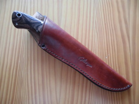 Hola vendo este pequeño cuchillo de caza, está nuevo sin uso, es una edición limitada de Carl Schlieper, 20
