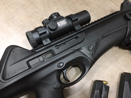 Practicamente a estrenar, no mas de 100 disparos, con los siguientes accesorios :
- Visor punto rojo BURRIS 01