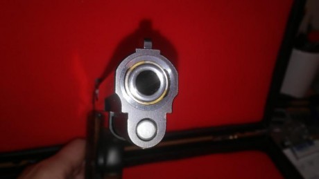 Saludos.Cl. 9Pb,nueve+1,tres cargadores y maletín;todo 1.150,00 euros mas portes,en provincia Alicante,se 01