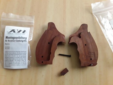 Cachas para revolver S&W armazón N ( redondeado), son Nill sin estrenar. Llevan el logo de S&W, 01