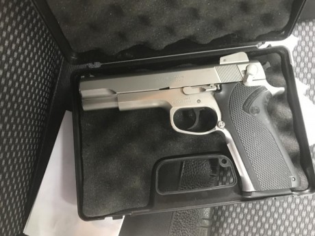 Modelo 45,06 monohilera  2 cargadores de 8 está impecable 400€ 02