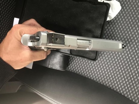 Modelo 45,06 monohilera  2 cargadores de 8 está impecable 400€ 00