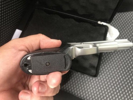 Modelo 45,06 monohilera  2 cargadores de 8 está impecable 400€ 10