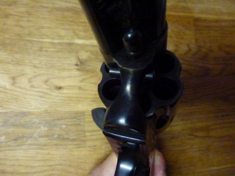 Vendo revólver Uberti calibre .45 lc con cañón de 5 1/2 pulgadas.
Está nuevo, solo ha disparado una docena 12