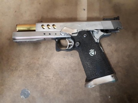 Un amigo me ha pedido que anuncie su arma.
Se trata de una infinity del cal.40 S&W. 
El es el 2do 01