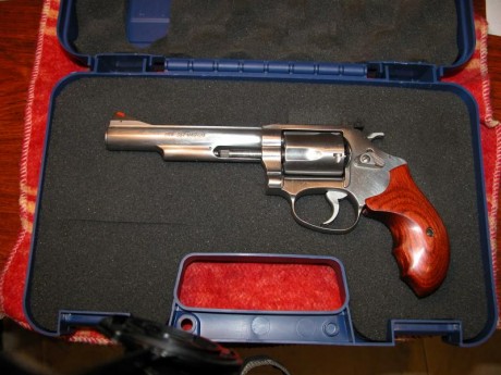 Vendo revolver Smith Wesson 357 Magnum, modelo 60-18 de 5 pulgadas en inox, regalo cacha anatómica, para 02