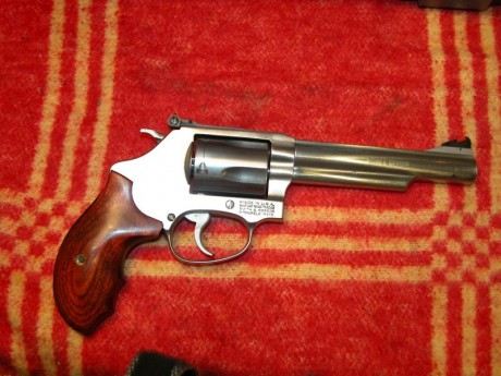 Vendo revolver Smith Wesson 357 Magnum, modelo 60-18 de 5 pulgadas en inox, regalo cacha anatómica, para 01
