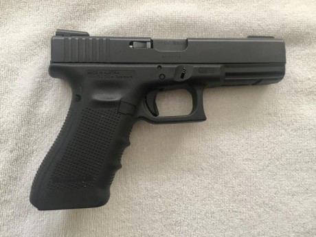  Vendo pistola GLOCK 17 4ª generación con poco uso y con extras, por 350 euros.

La pistola tiene cambiado 21