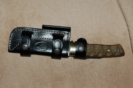 Hola. Pues pongo a la venta el kodiak 10GM. Es la versión en acero Sandvick con virolas metálicas, micarta 12