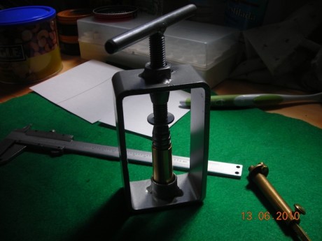  Videos de nuestro amigo Artesano, con el armado y desarmado de los modelos Remington y Colt. 

 pCB6FObSBms 11