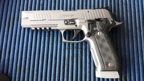 Por cambio de marca pongo a la venta esta máquina...la entregó con 5 cargadores y funda de extracción 01