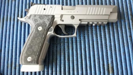 Por cambio de marca pongo a la venta esta máquina...la entregó con 5 cargadores y funda de extracción 00