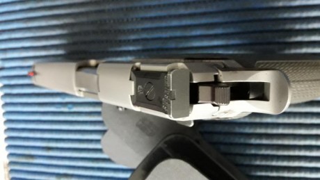 Por cambio de marca pongo a la venta esta máquina...la entregó con 5 cargadores y funda de extracción 12