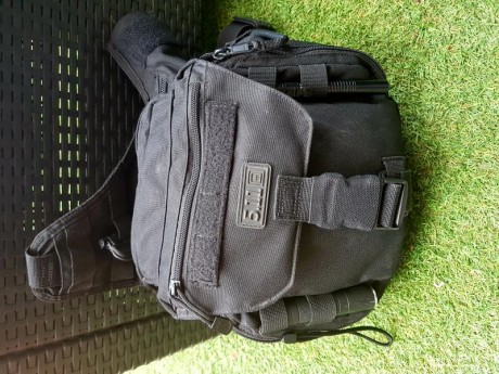 Comprada este año con factura En perfecto estado. Calidad 5.11 inmejorable multitud de compartimentos 02