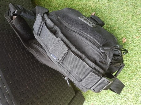 Comprada este año con factura En perfecto estado. Calidad 5.11 inmejorable multitud de compartimentos 01