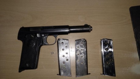 Vendo Astra 400  calibre 9mm largo. El arma agrupa genial, tiene el gatillo afinado, por lo que el disparador 02