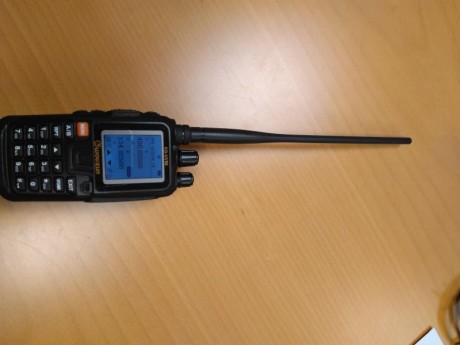 Buenos días,

  ¡¡¡¡¡¡VENDIDA!!!!!  

Se vende  Emisora Bibanda WOUXUN KG-UV8E. 

 El conjunto se compone 00