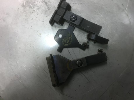  IMG_2926.JPG  IMG_2925.JPG Vendo dos Alzas y punto de precisión para Colt Python y Anaconda , precio 01