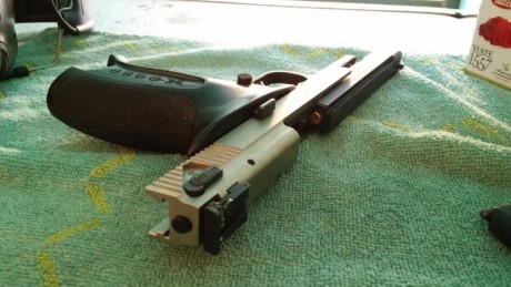 Vendo revolver Uberti, Cattleman, cal. 45 colt, en estado impecable, prácticamente no ha sido usado. Se 81