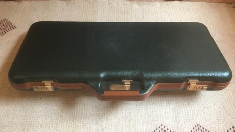 Vendo rifle Express Bettinsoli calibre 9,3x74R
Pocos disparos, estado excelente
Incluye maletín de piel 00