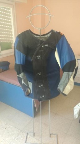 Vendo chaqueta de tiro Kurt Thune Prone.Talla 50.Esta chaqueta de tiro es especial para la posicion de 00