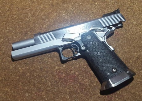 Hola. 
Por motivos de salud me veo obligado dejar el IPSC  una larga temporada y voy a vaciar parte de 10