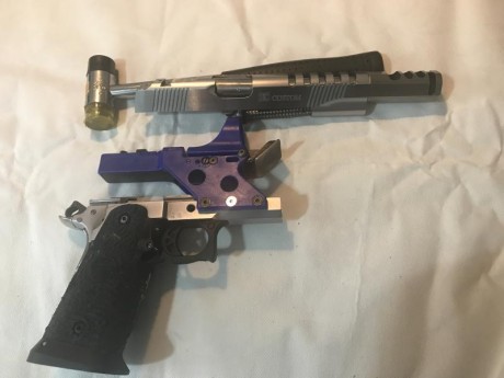 Buenas vendo una pistola SPS 9 mm  lléva tres cargadores de 27 balas dos de ellos son SPS y otro STI  00