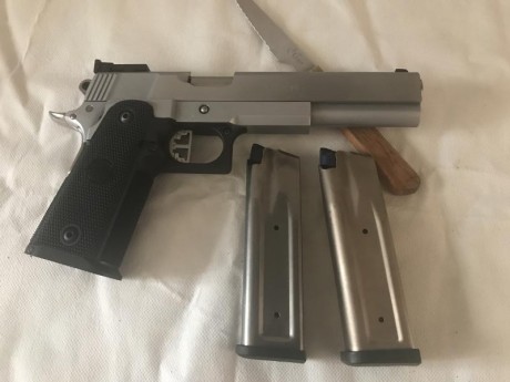 Buenas vendo una pistola SPS 9 mm de precisión con dos cargadores alarma está en Valencia se puede probar 00