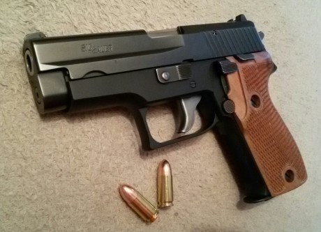   Hola a tod@s!

Vendo en Madrid Sig Sauer P225 guiada en "F".
Calibre 9mm PB.

Se entrega con 02