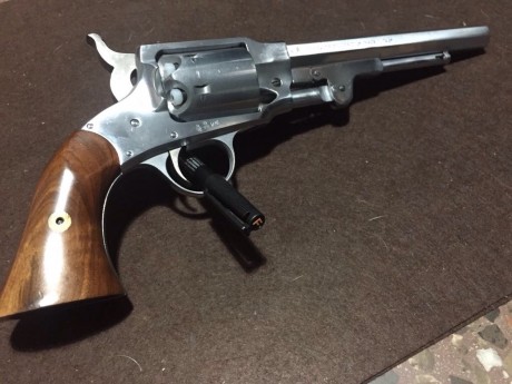 Un compañero vende un par de revolveres de avancarga por dejar la aficion y me ha pedido que se los anuncie.
Un 01
