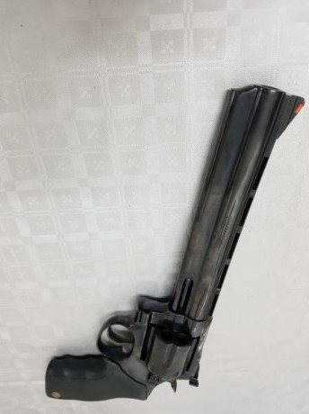 Vendo Revolver Taurus 44mag 8"3/8" muy pocos tiros prácticamente nuevo 450€+portes
El arma se 20