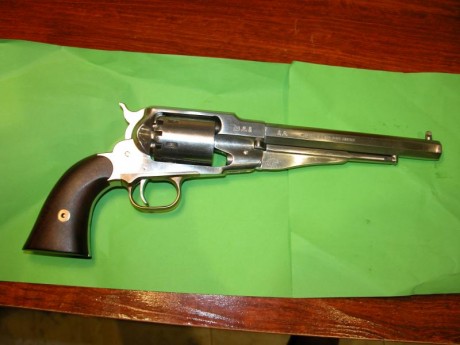Vendo revolver Remington en inox. de la marca Pietta, está como nuevo , tiene tres años y poquísimos disparos 01