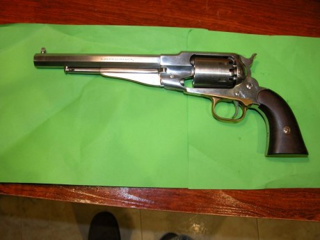Vendo revolver Remington en inox. de la marca Pietta, está como nuevo , tiene tres años y poquísimos disparos 00