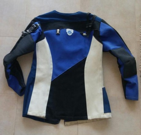 Chaqueta de tiro de la marca anschutz en talla 54....botones a rosca ......usada en perfectas condiciones 02