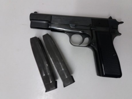 Vendo Pistola FN Browning calibre 9-P
Con dos cargadores, en muy buen estado, pocos tiros.
Precio 250€. 00