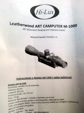 Es un Leatherwood modelo ART-M-1000 CON CALCULADORA BALISTICA 
Aumentos variables de 2,5 a 10x44
Lleva 01