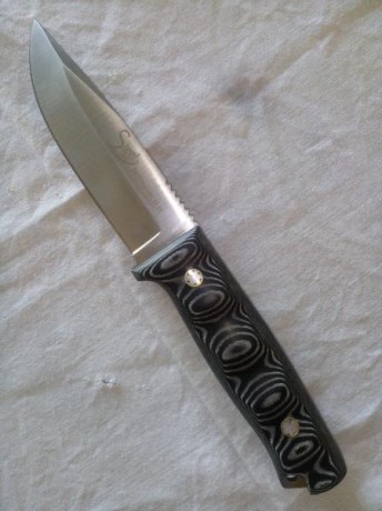 Buenas tardes compañeros en youtube un señor (gabriel zalbe) muestra un cuchillo Steel 440 segun las pruebas 71