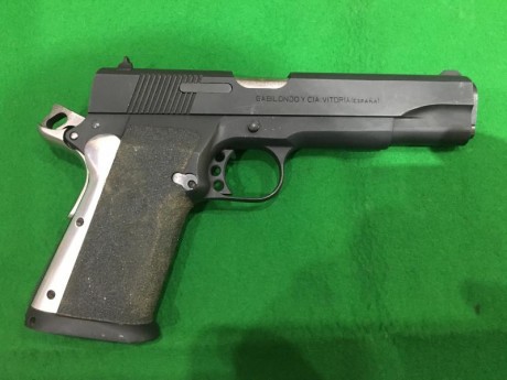 ---VENDIDA--- 
Vendo por no usar, esta Llama MAX II calibre 45 ACP con 3 cargadores de 13 cartuchos cada 02