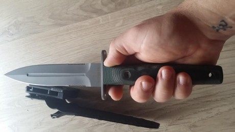 Buenas tardes compañeros en youtube un señor (gabriel zalbe) muestra un cuchillo Steel 440 segun las pruebas 91
