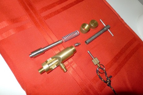 Se vende esta bonita y extremadamente  rara llave de fuego de percusión para cañón de avancarga. Proviene 02